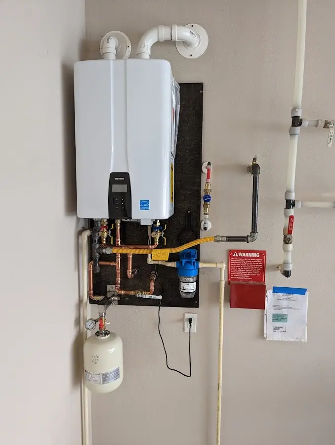 Professional plumber installing copper piping in a Missouri City home